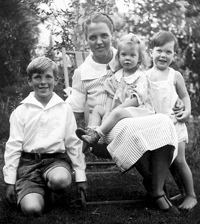 Ava Helen Pauling with Linus Jr., Peter and Linda, about 1934